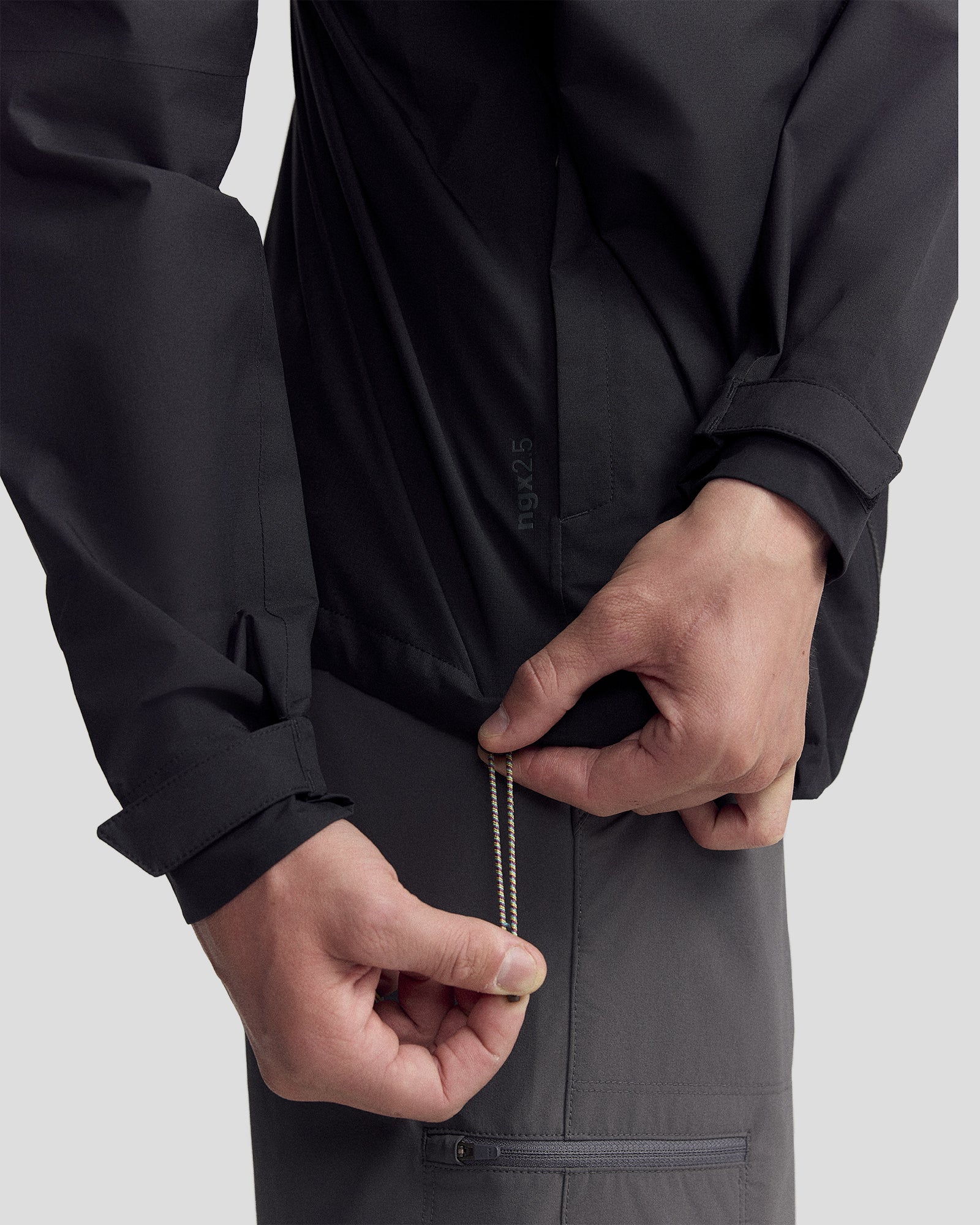 Coast To Coast - Men's Trailhead Stretch 2.5L Rain Jacket - Black Stingray - Image 6