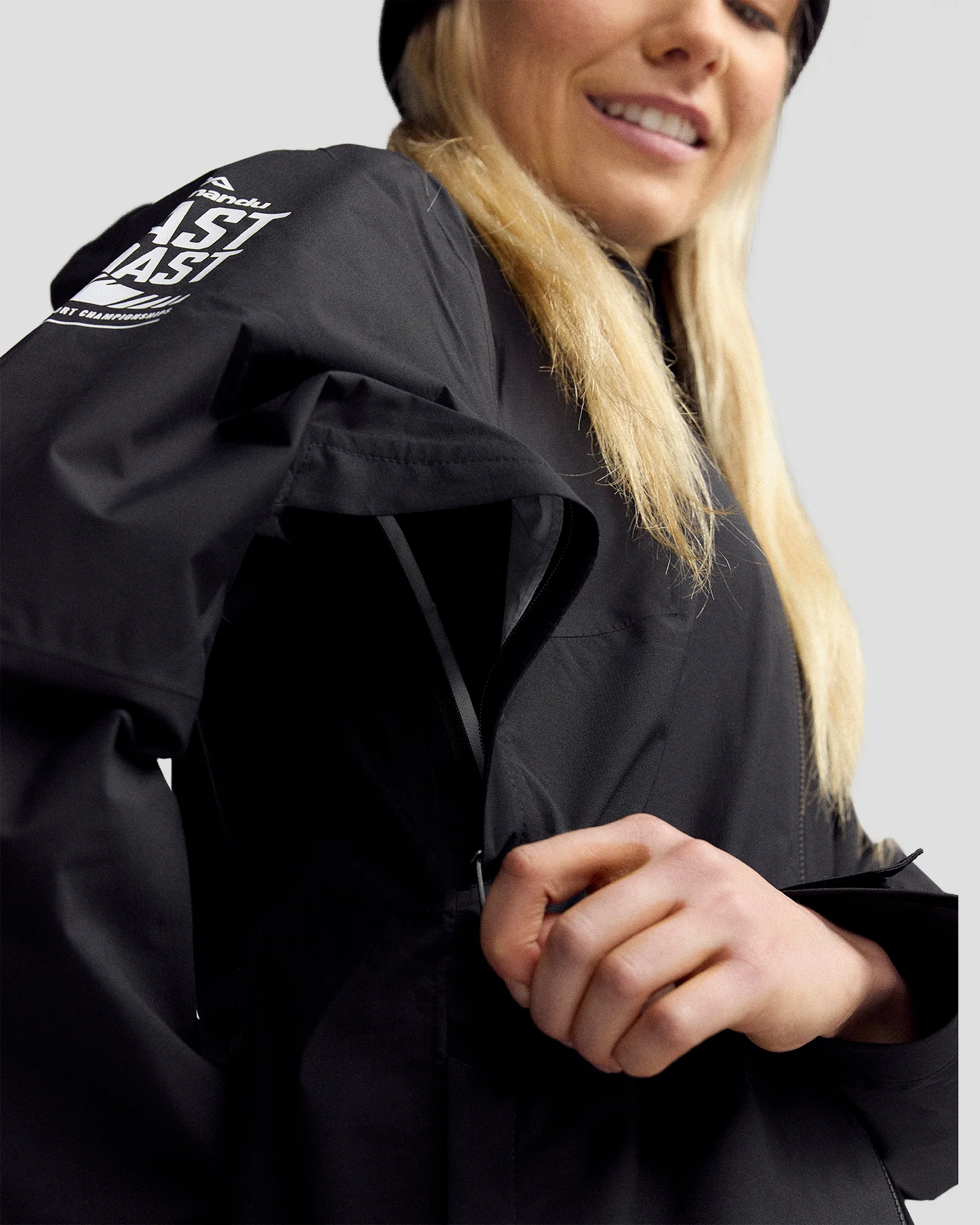 Coast To Coast - Women's Trailhead Stretch 2.5L Rain Jacket - Black Stingray - Image 5