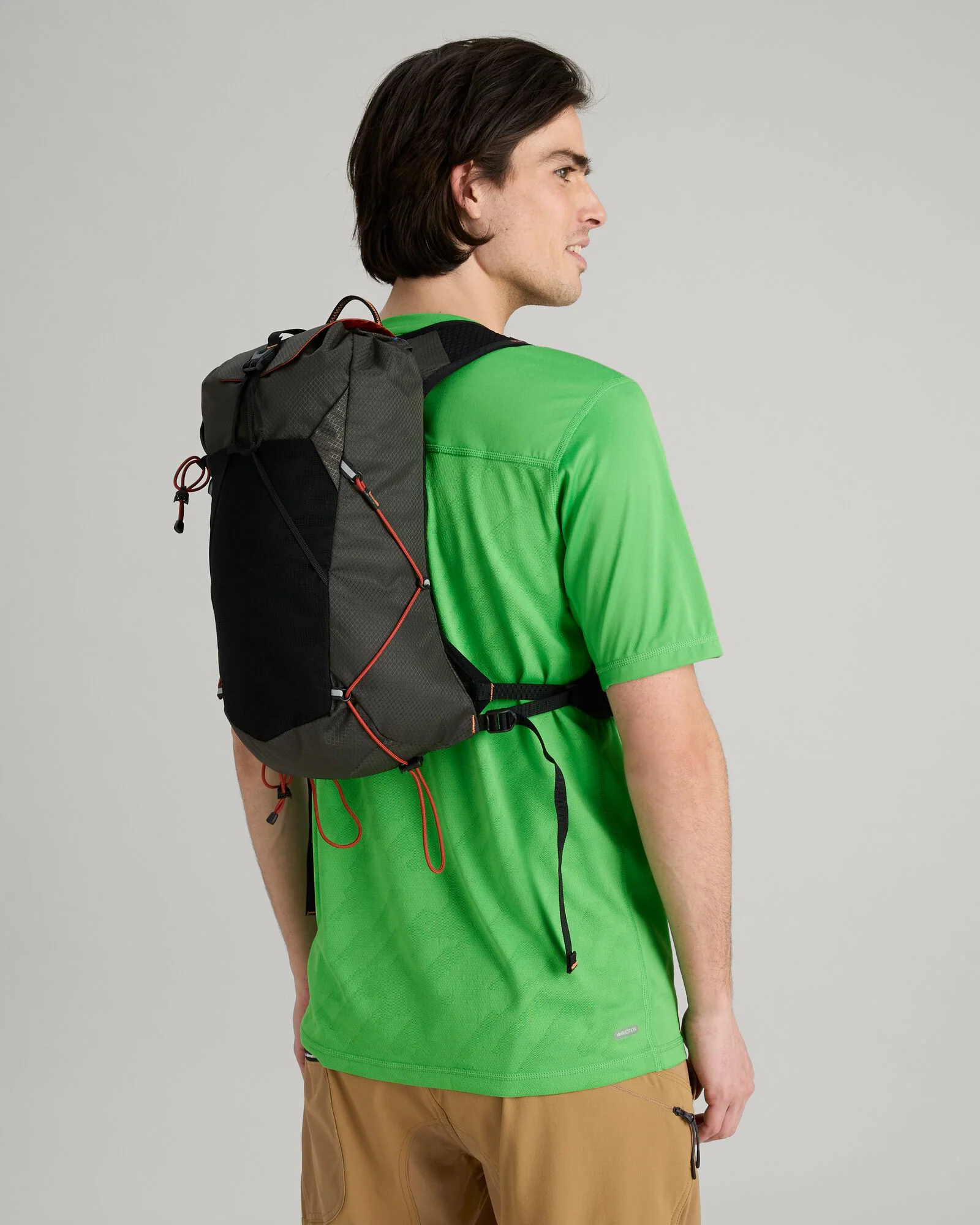 Veos Trail Running Pack - 10L - Dark Moss - Image 2