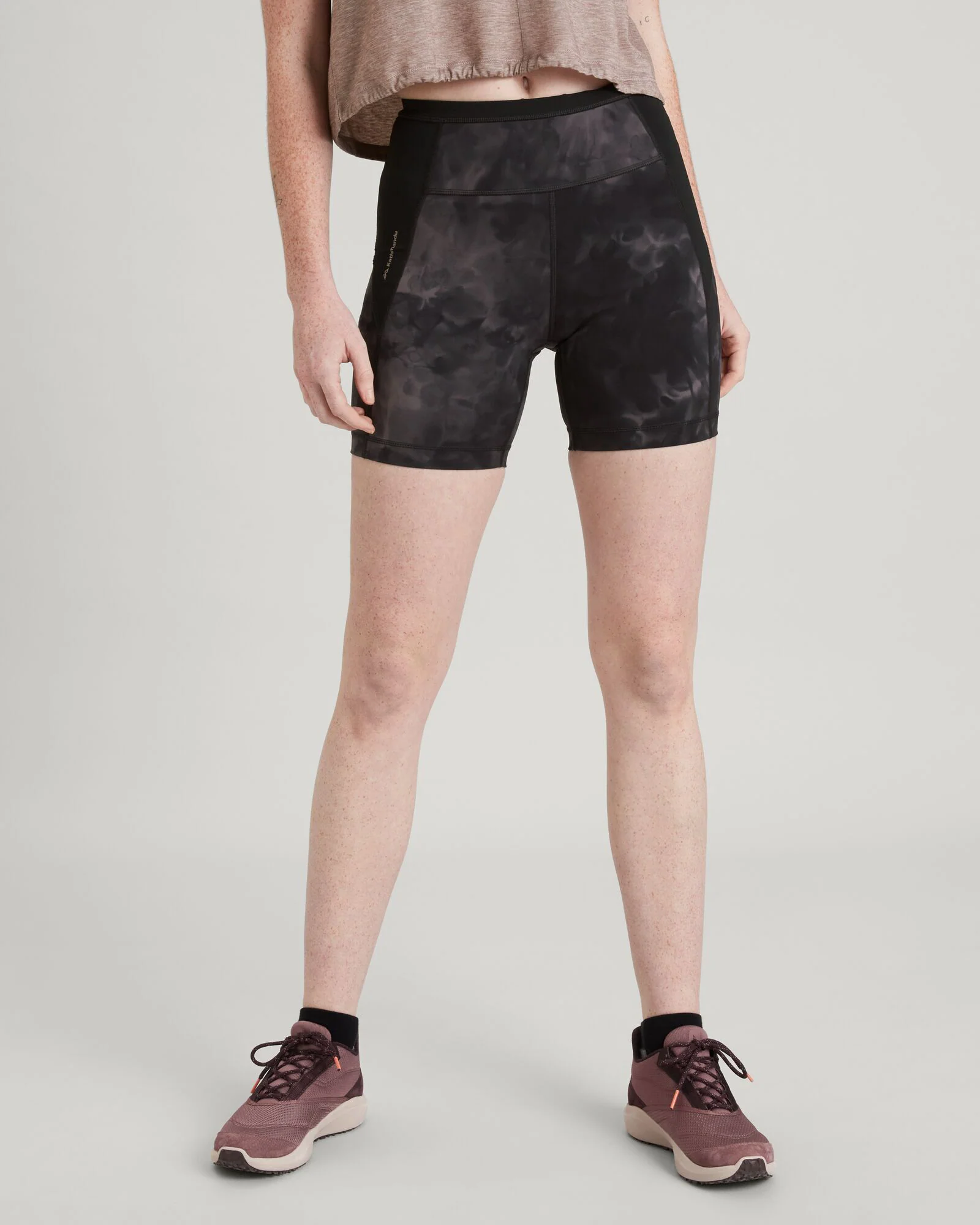 WELL.DER.NESS Move Women's Tight 6" Shorts - Light Quartz Sunburst Print