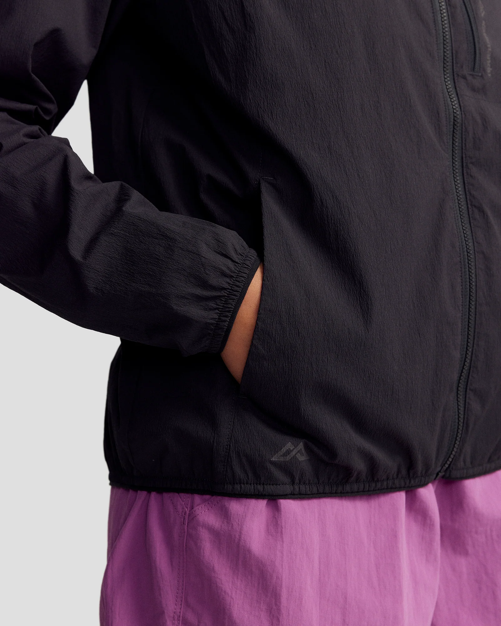 Women’s Trailhead Windbreaker - Black Stingray - Image 5
